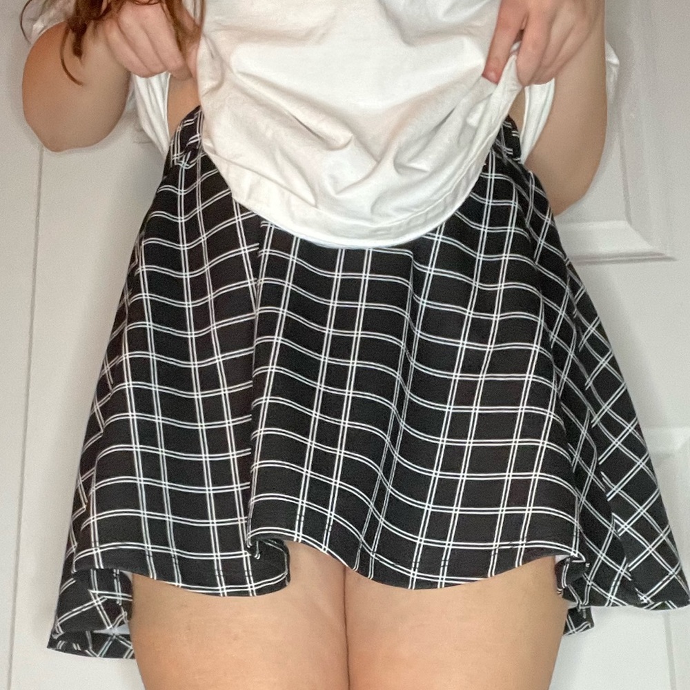 Black and white plaid skirt, Medium